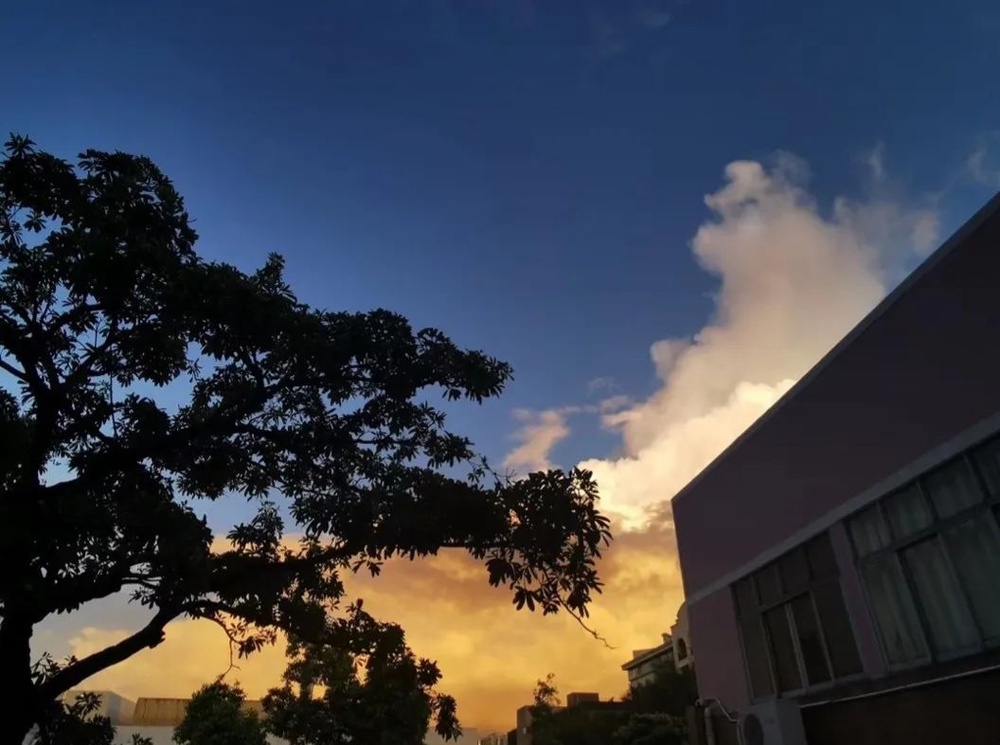 操场与天空
